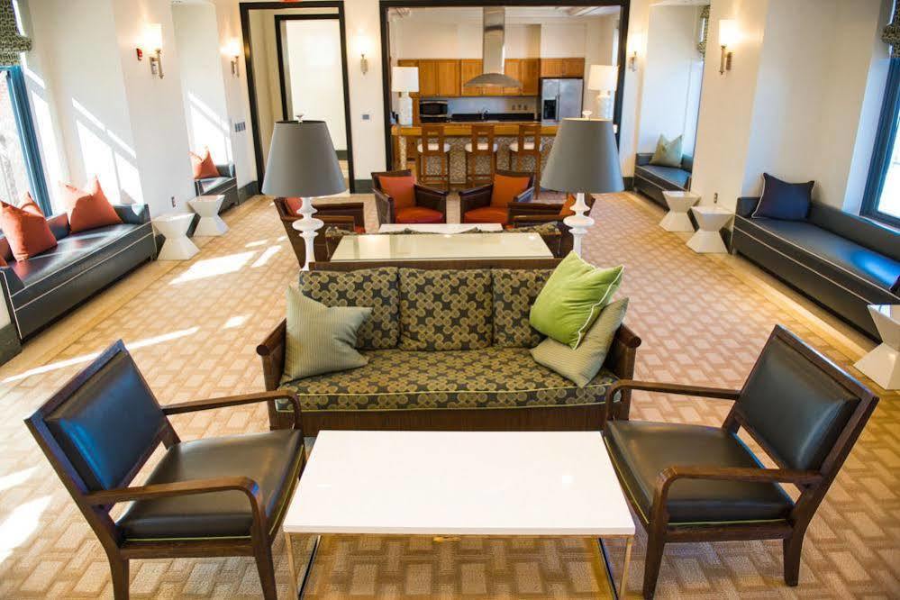 Crystal Quarters Furnished Apartments At The Gramercy Arlington Ngoại thất bức ảnh